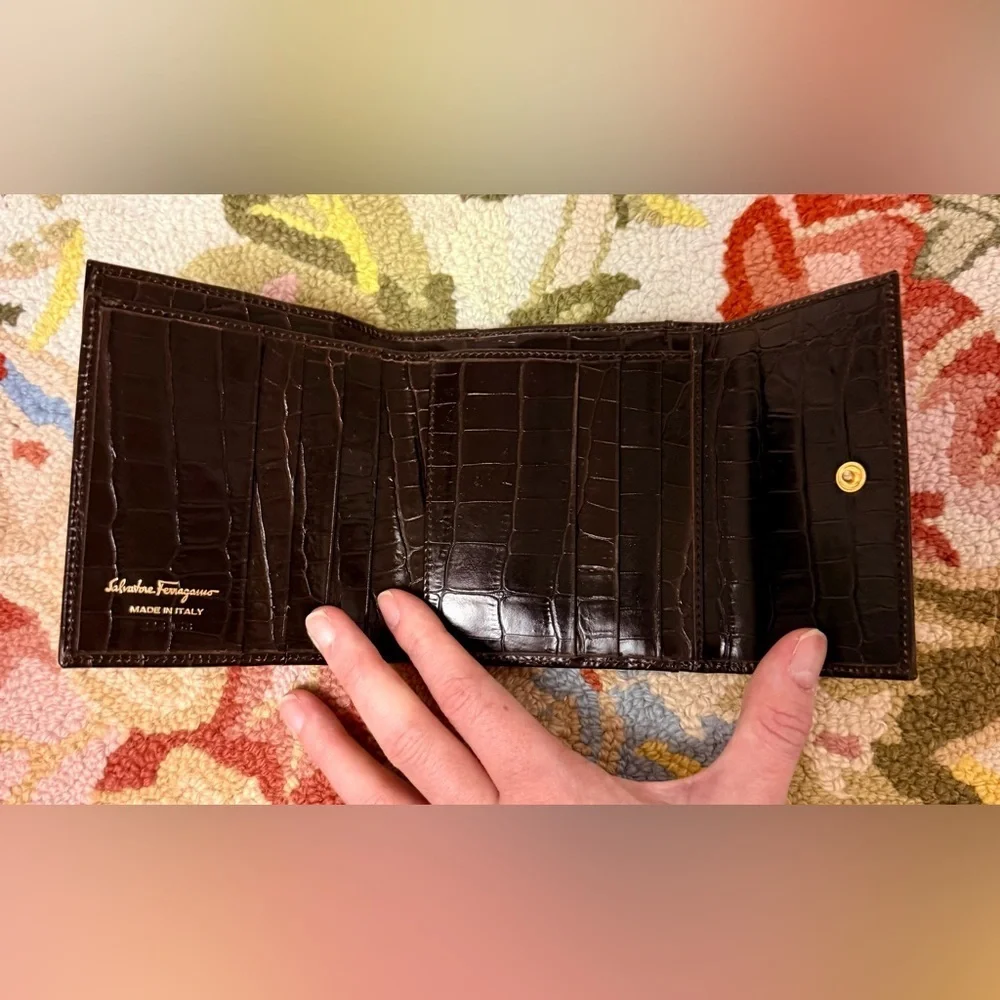 SALVATORE FERRAGAMO Crocodile Brown Embossed Leather Vara Bow French Wallet